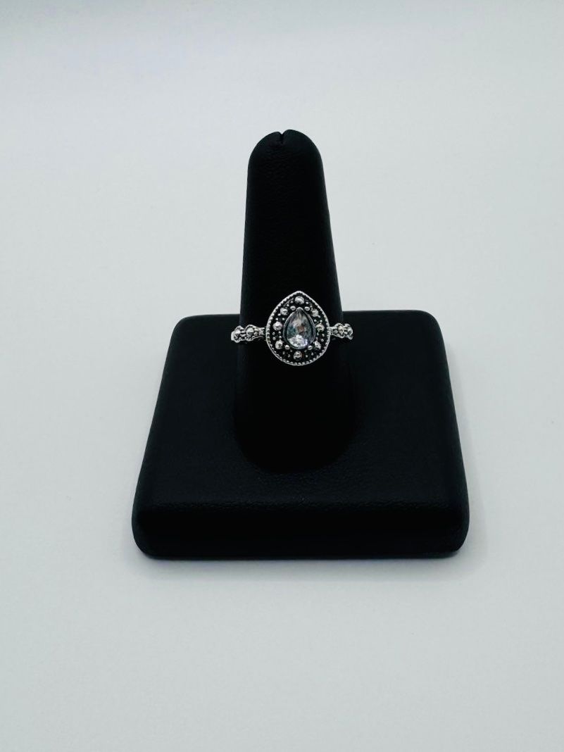 Bagues: Wunderschöner Ring mit hellem Stein - Grösse: 57 – Neuf avec emballage d'origine à Frutigen par glanzvolles.leben