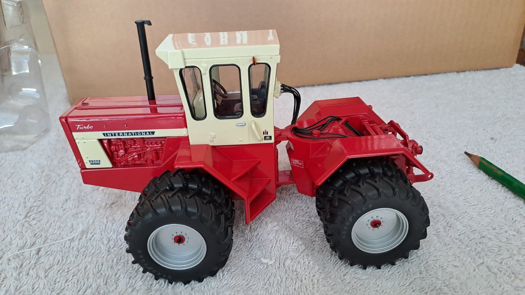 Modellbausätze & Standmodelle: International Harvester 4366 Toy Farmer Traktor – Gebraucht aus Winterthur von Riebeli333 4