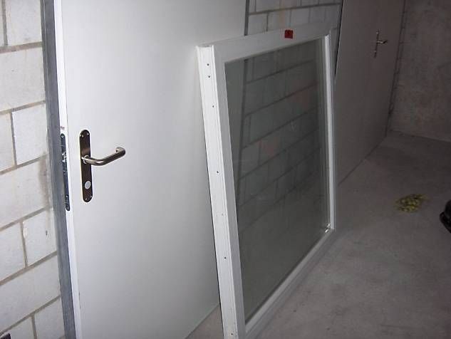 Fenster: Fenster 128x128cm / Kunststoffenster – Neu (gemäss Beschreibung) aus Benzenschwil von rubachCH 1