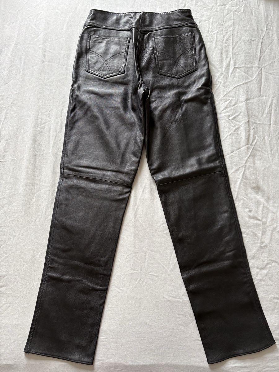 C&A Pantaloni: Damen Leder Hose schwarz – Usato da Oensingen venduto da Chicotus 1