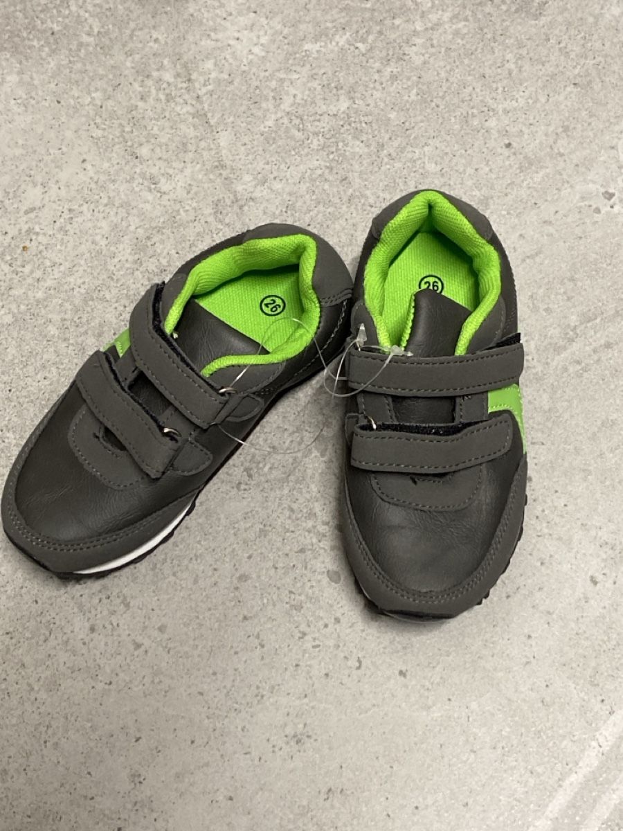 Scarpe per ragazzi: Baskets grises et vertes taille 26 neuves – Nuovo (secondo la descrizione) da Salvenach venduto da gwenwywar