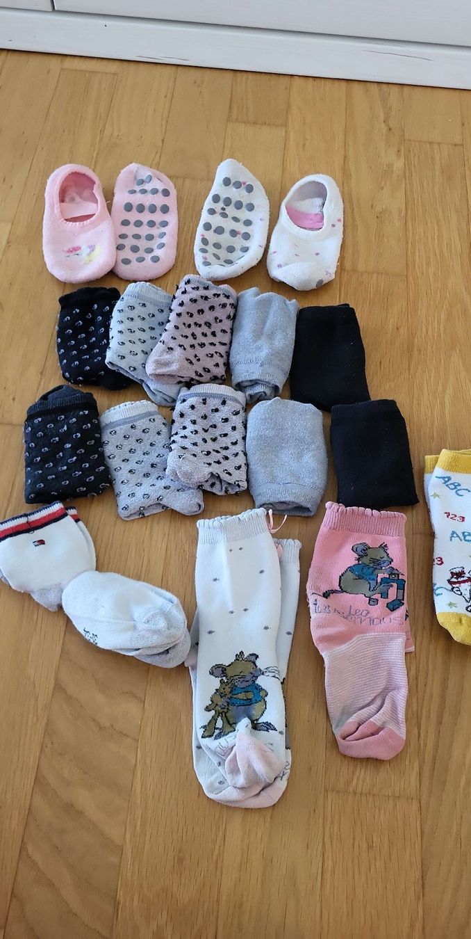 Socken für Kinder: Diverse Kinder Socken Grösse 31-34 – Gebraucht aus Wikon von lin_qw8x