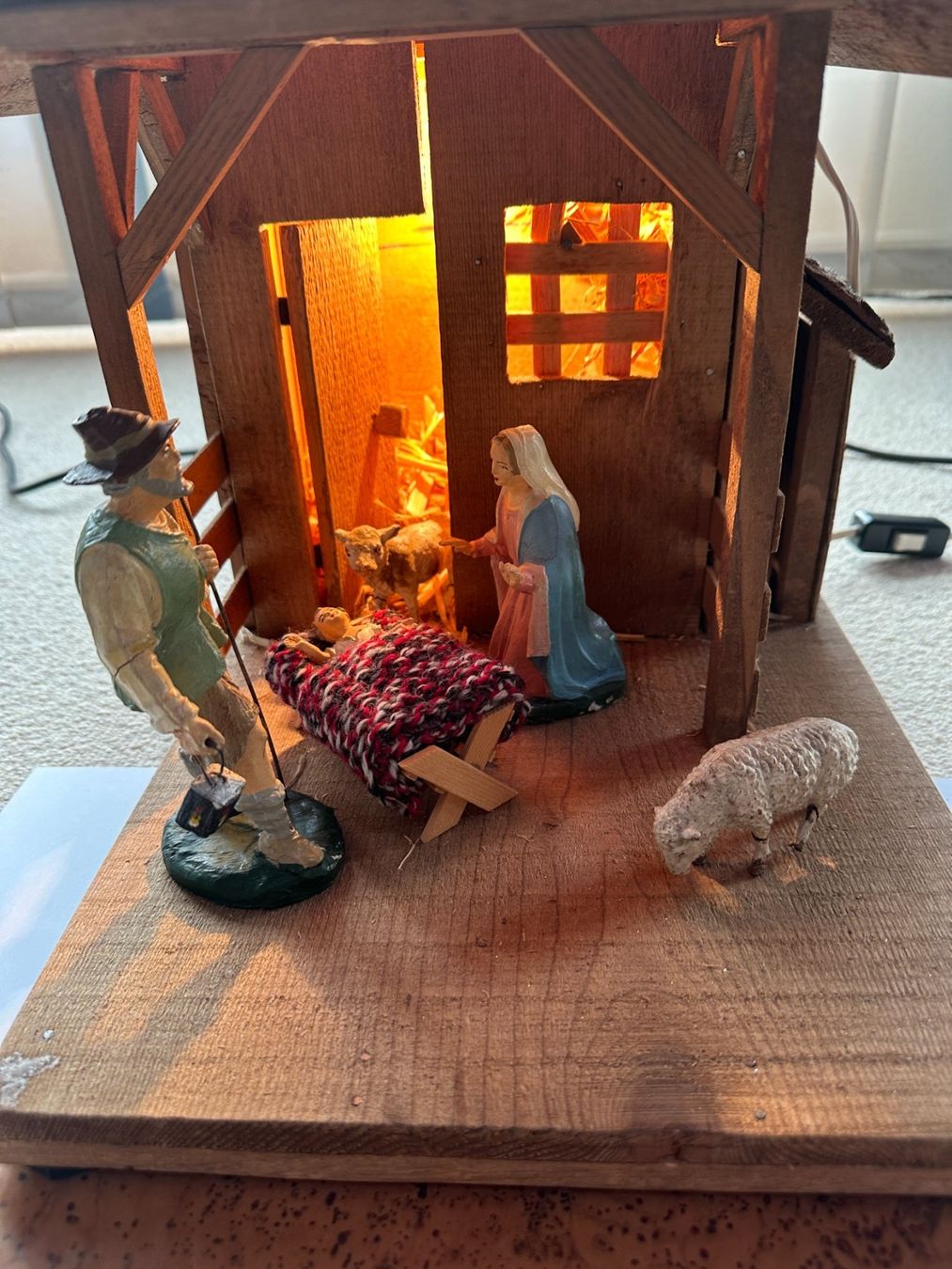 Toutes les décorations: Weihnachtskrippe mit Figuren – D'occasion à Hilterfingen par Tomz 1