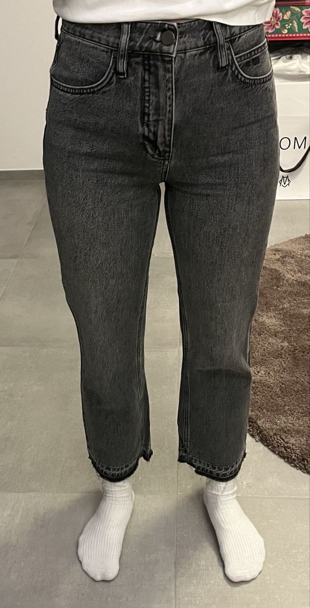 Jeans: 10.11 Studios Jeans Gr. 25 cropped Bootcut – Gebraucht aus Oberrohrdorf von S.Marisa 1