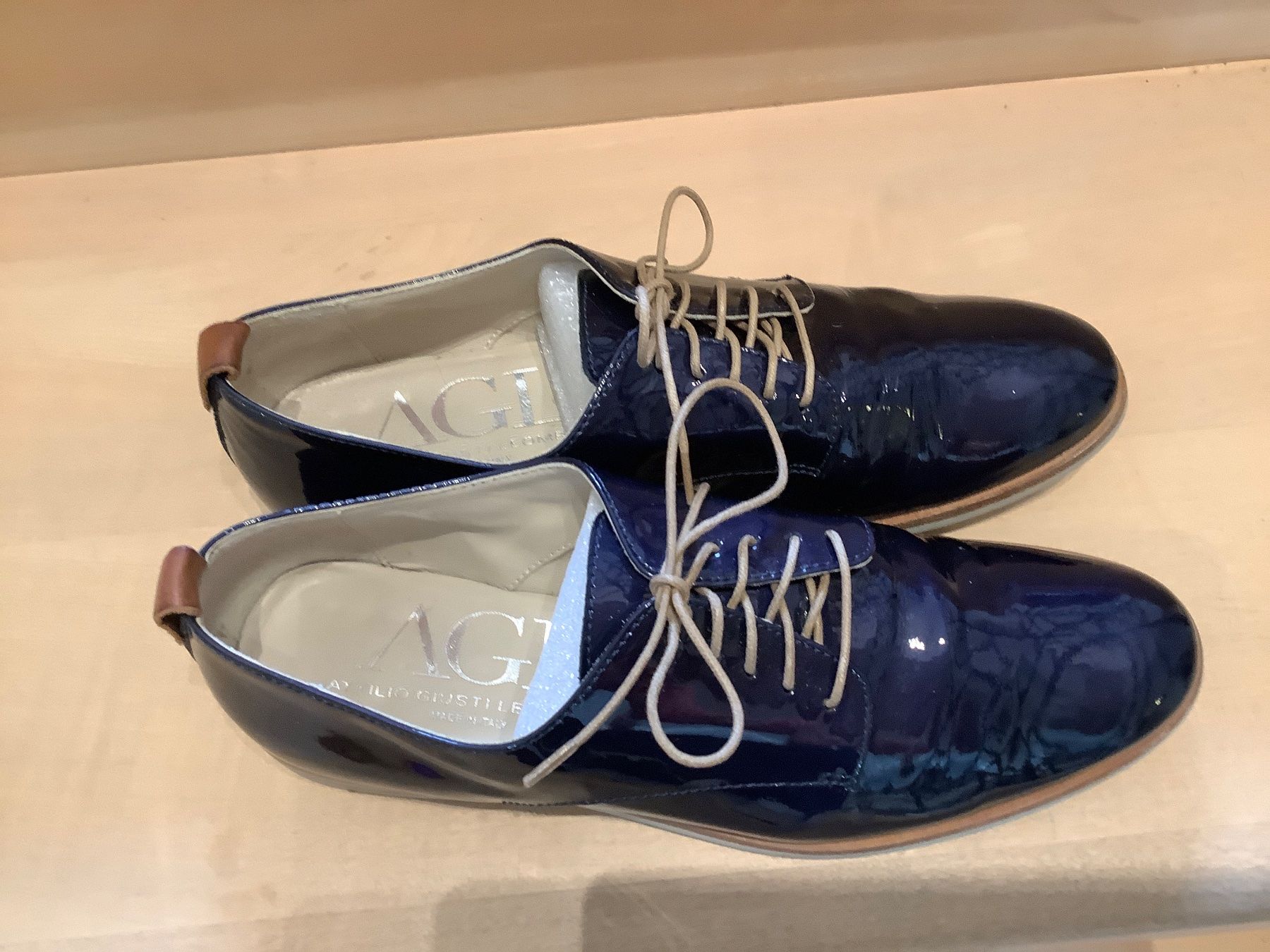 AGL Scarpe da donna: Dunkelblauer Lackschuh von AGL – Usato da Triesen venduto da boston7 2