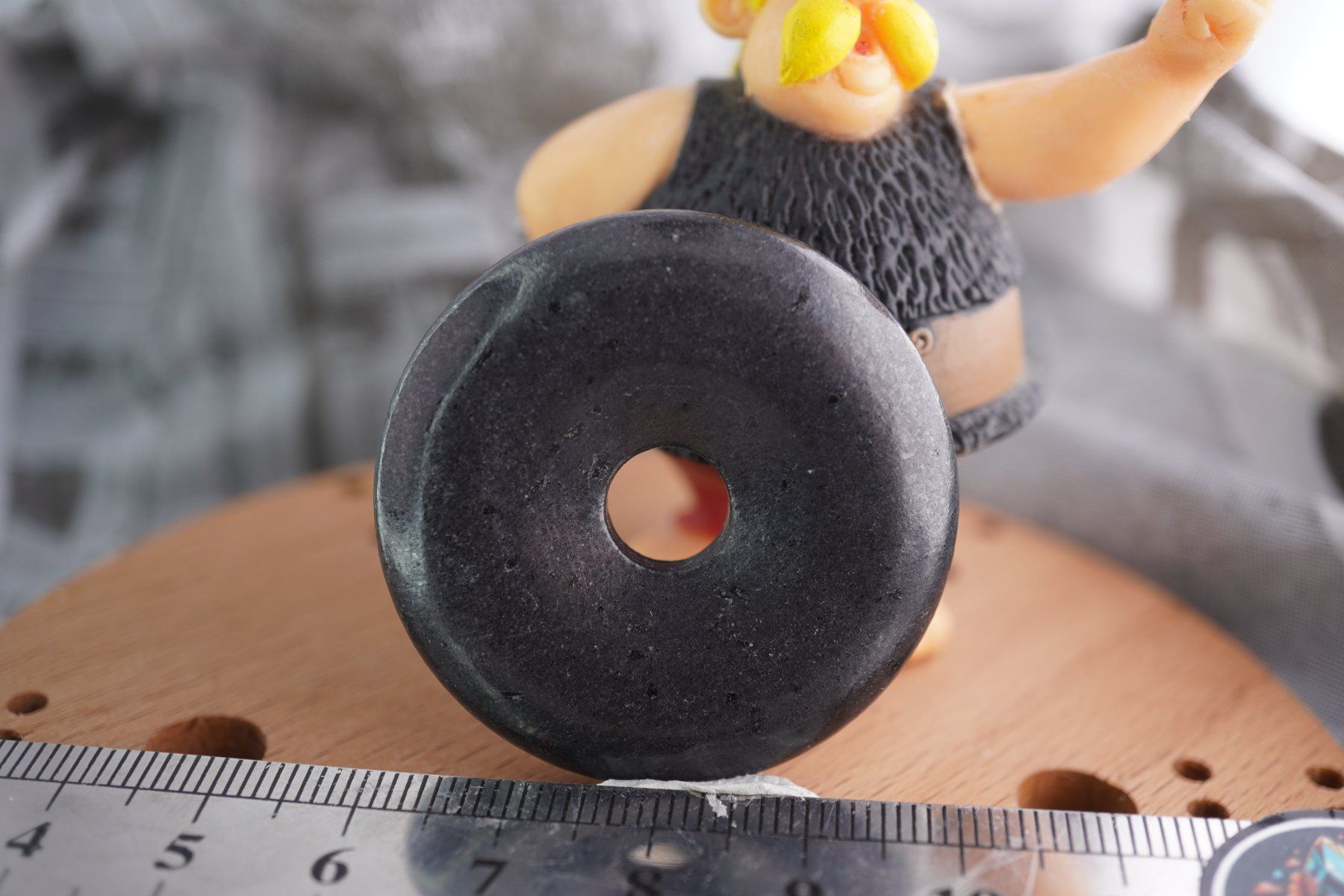Minéraux & Lithothérapie: Schungit   Pi  Scheibe  ca40mm    ab  1.-     Räumung – Neuf avec emballage d'origine à Eschenbach SG par topstone 5