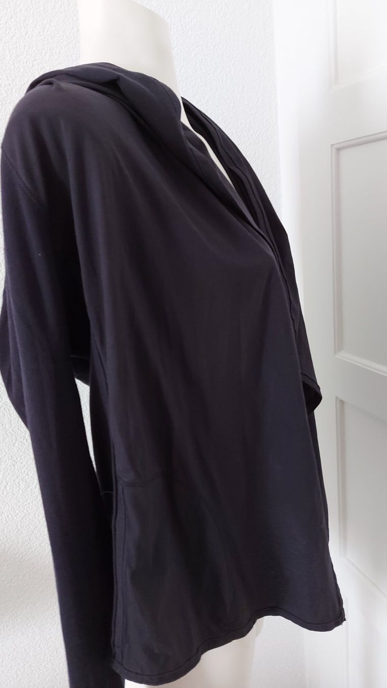 Marc Cain Giacche: MARC CAIN Jacke mit Kapuze – Usato da Nebikon venduto da Draga25 1