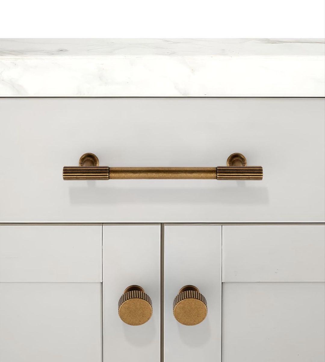 Tutte le decorazioni: 8 Antique Brass Cabinet Pulls 128mm, Kitchen – Nuovo e nell'imballaggio originale da Safenwil venduto da rgs_tg62