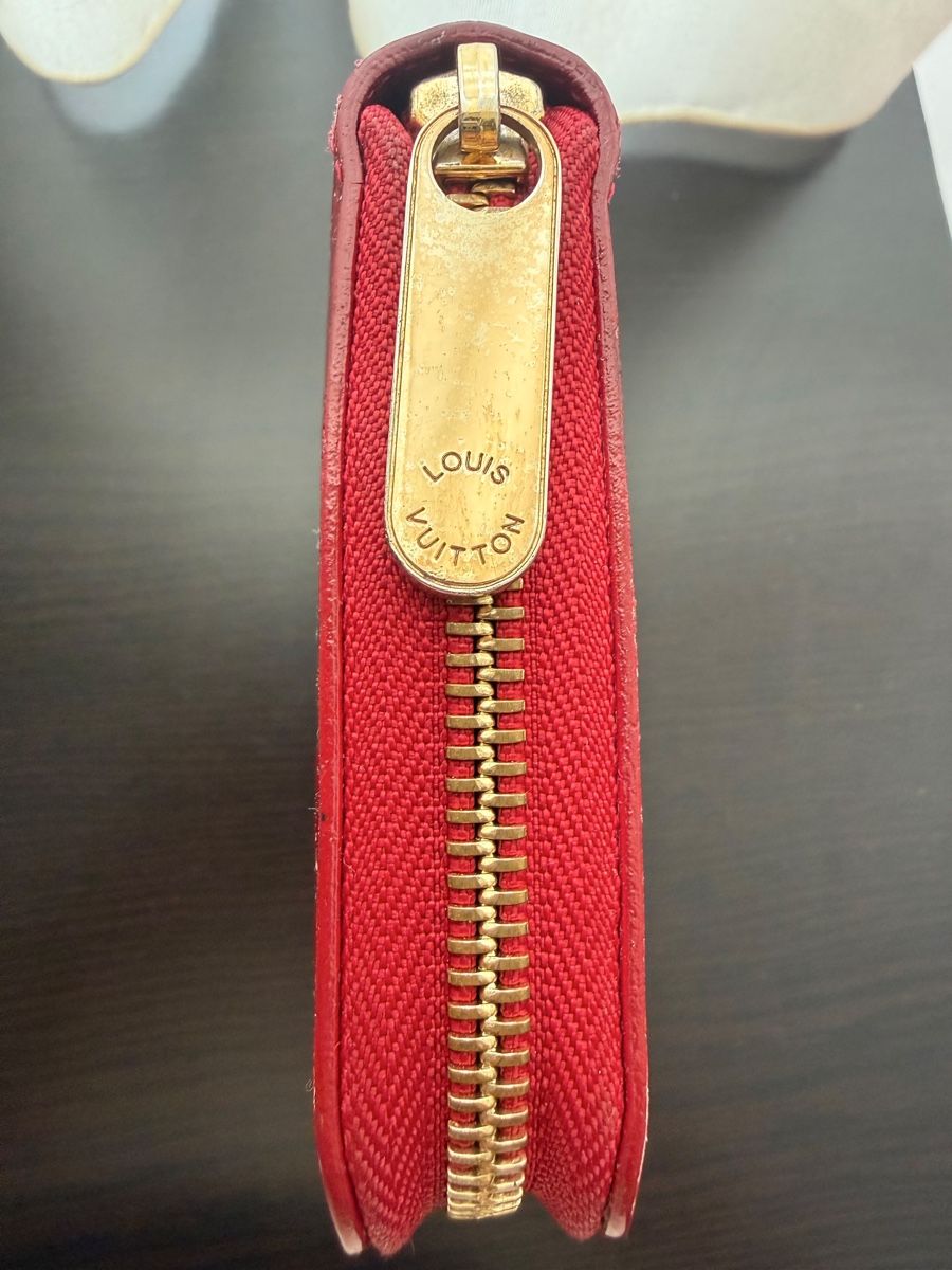 Louis Vuitton Brieftaschen: Louis Vuitton Geldbörse Lackleder rot – Gebraucht aus Othmarsingen von Paucaverba 4