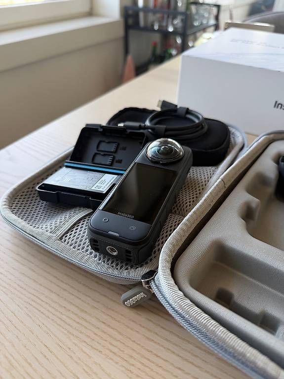 Action Cam: Insta360 X5 8K 360 Action Cam  Essentials Bundle – Usato da Schlieren venduto da LouSparkle 2