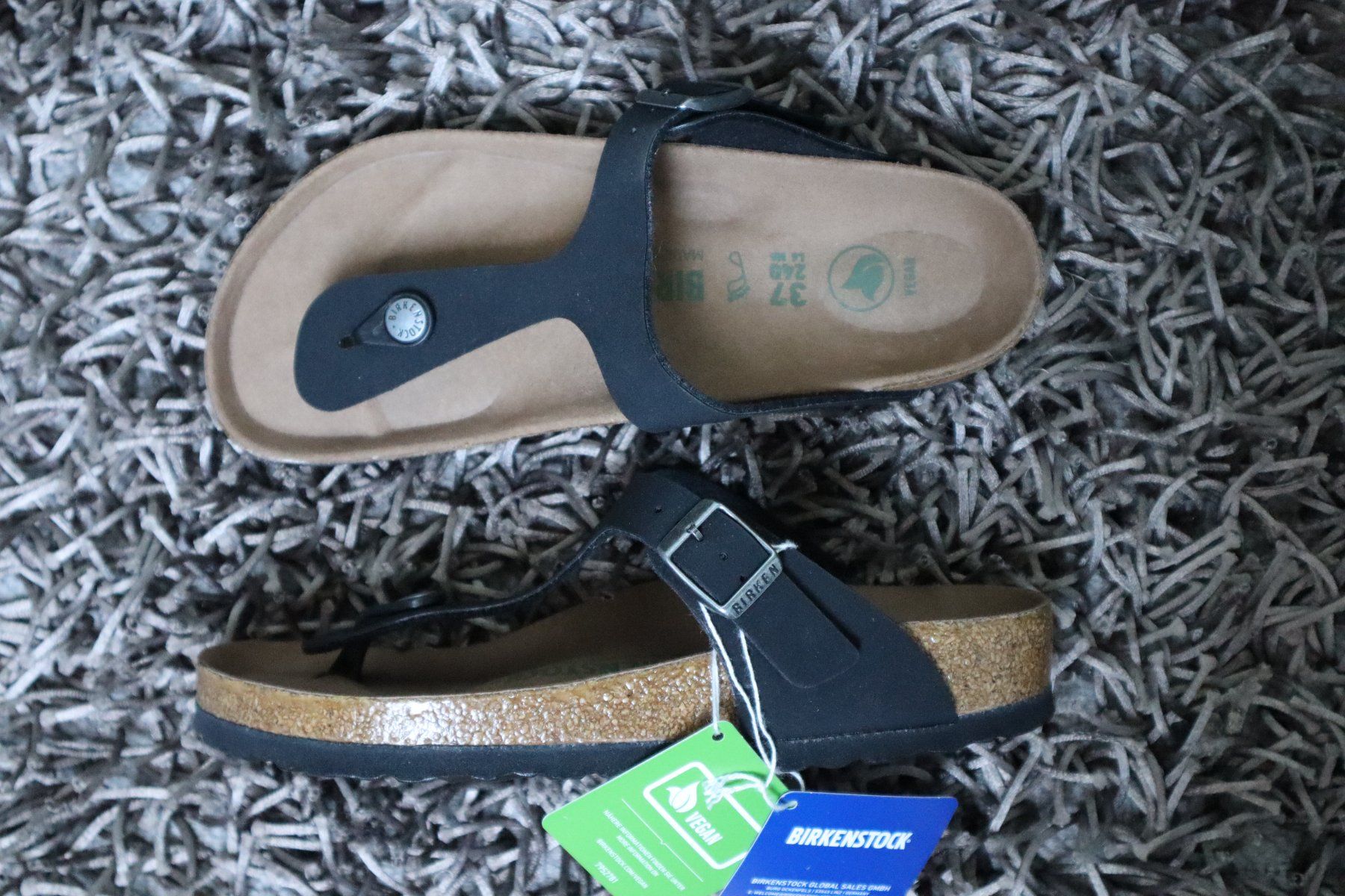 Birkenstock Herrenschuhe: Birkenstock, Gizeh, Gr. 37, schwarz, NEU – Neu und originalverpackt aus Wattwil von glueck 2