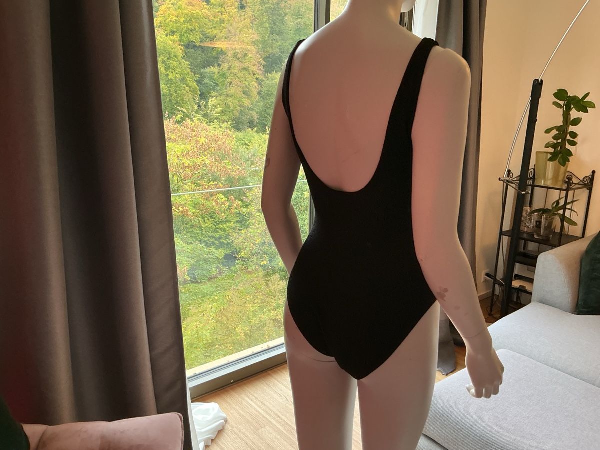 H&M Costumi da bagno & Bikini: Badeanzug  H&M schwarz gerippt( Grösse S ) – Usato da Kilchberg ZH venduto da nad_6dwp 4
