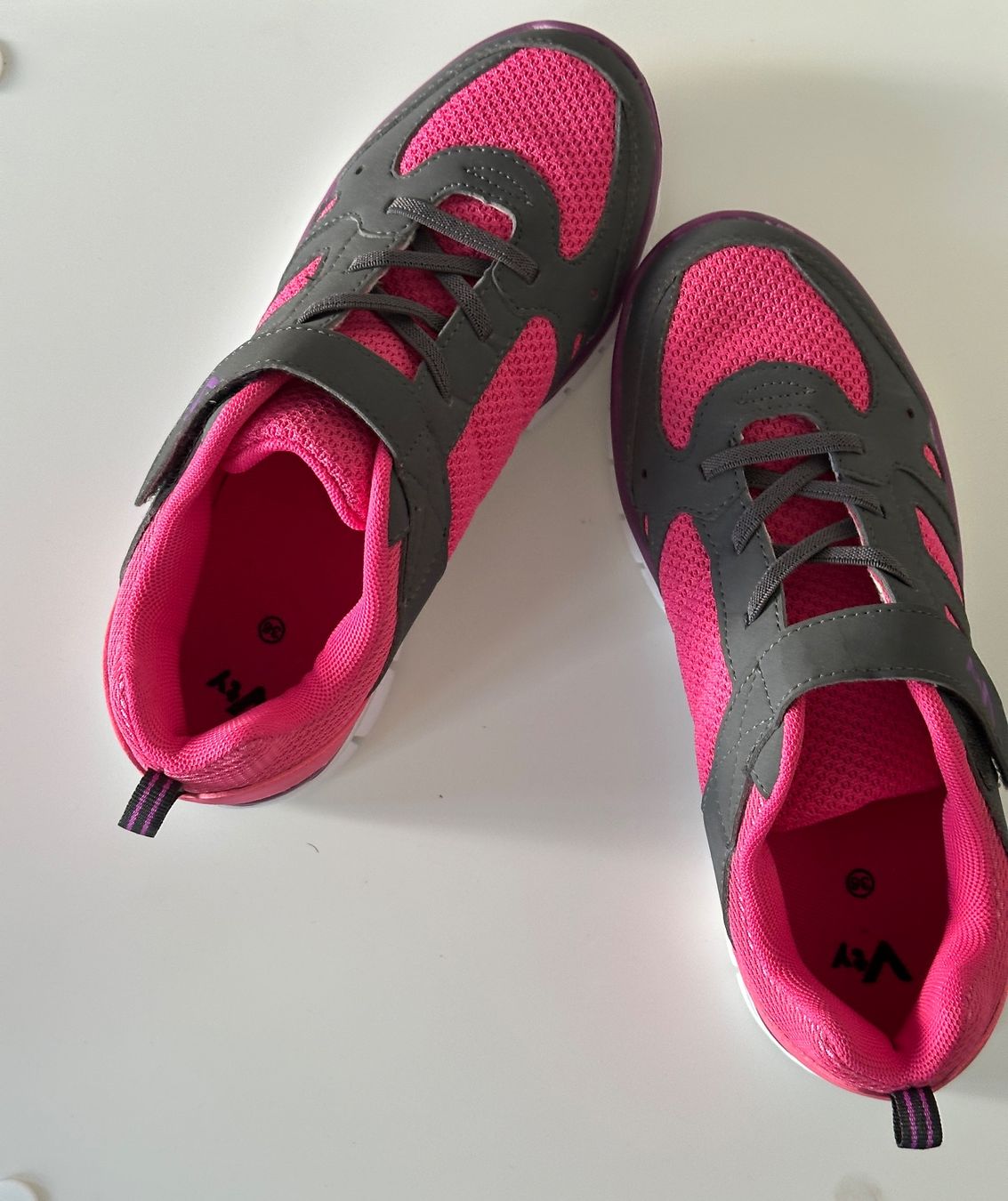 Scarpe per ragazze: Basket pour la gym – Nuovo (secondo la descrizione) da Neuchâtel venduto da Sylemef 1