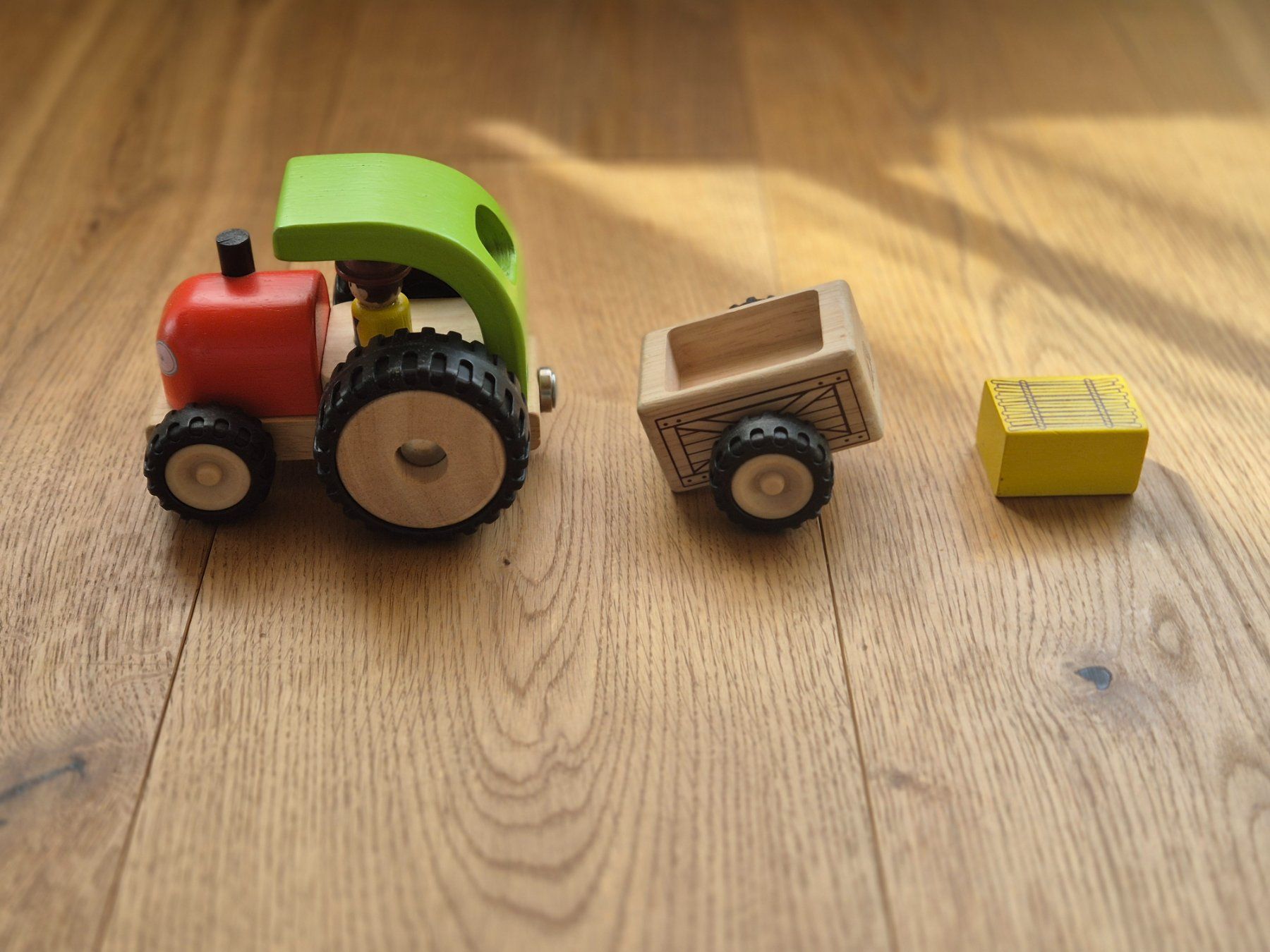 Giocattoli: Holztraktor mit Anhänger und Strohballen – Usato da Windisch venduto da Jewi1 1