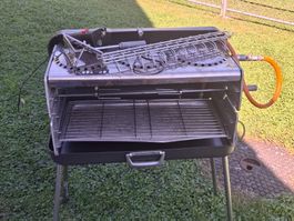 Gasgrill mit Drehspiess und Grillrost gebrauchter Zustand