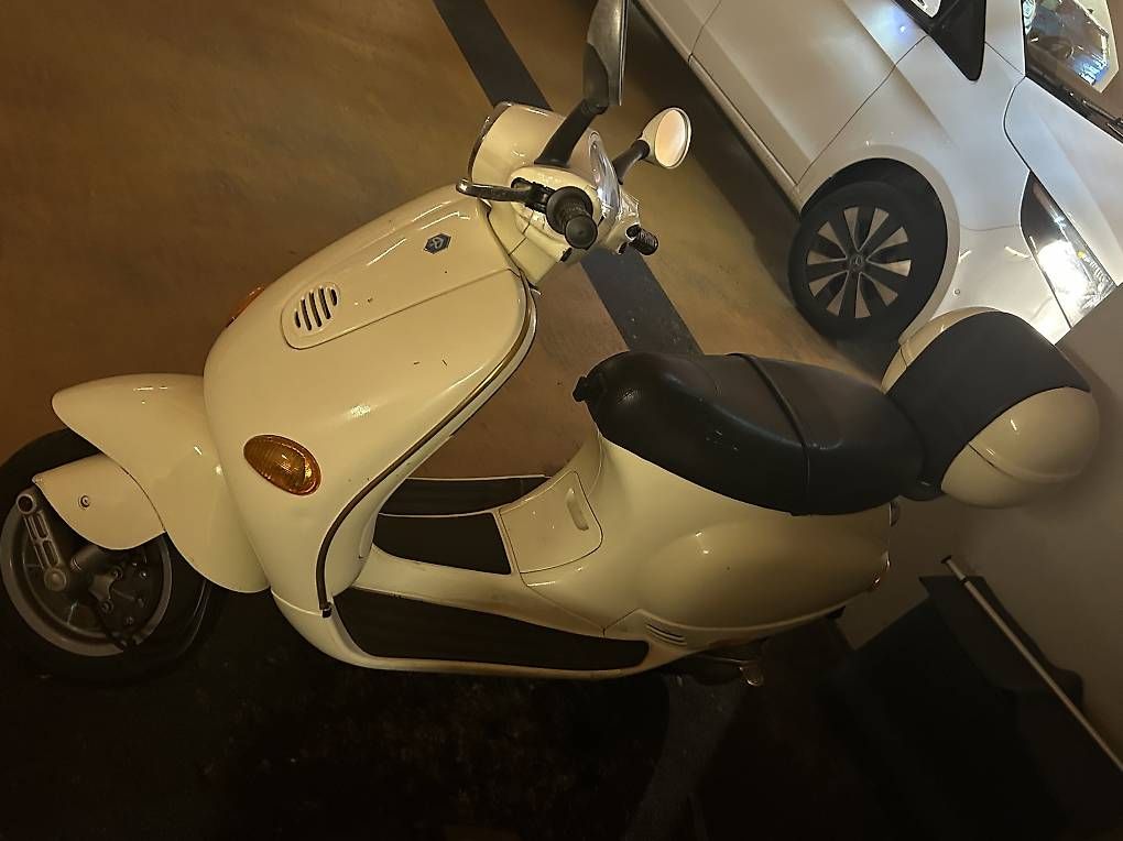 Scooters: Vespa Piaggio, 50 km/h – Gebraucht aus Muralto von GLAG 1