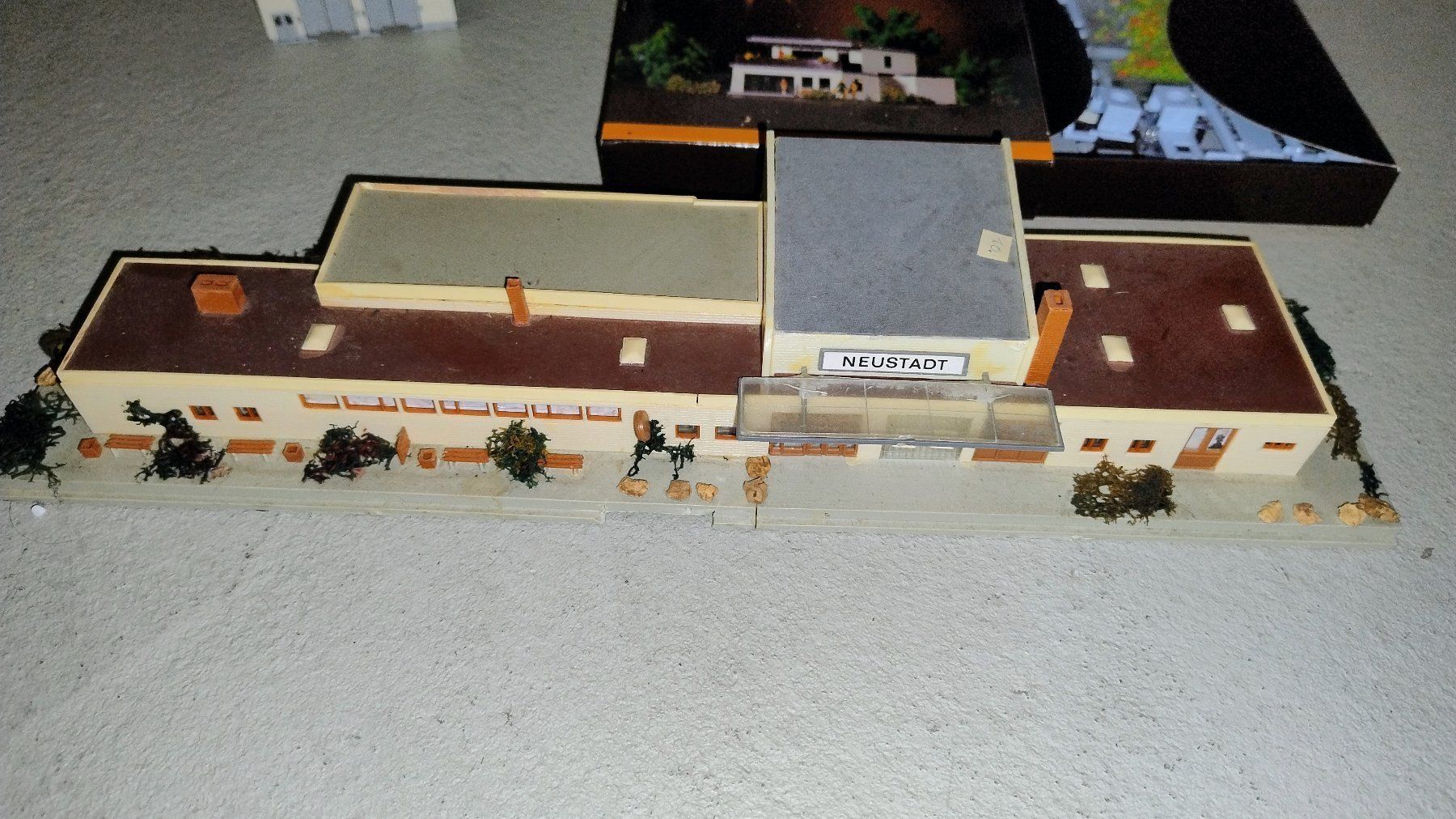 Modellini di ferrovie: Modellbau Bahnhof "Neustadt" Faller 1101 – Usato da Oberwil BL venduto da kah_s55q