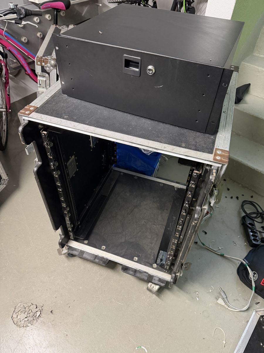 Autres accessoires: Case Rack mit schublade – D'occasion à Winterthur par aadc80 4
