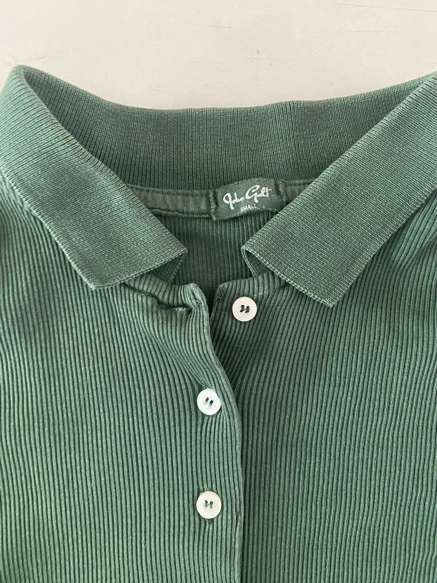 Brandy Melville T-shirt: Brandy Mellville Oberteil mit Knöpfen – Usato da Basel venduto da riesther 1