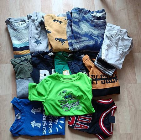Diverse Kleider Grösse 122, Total 16Stk.