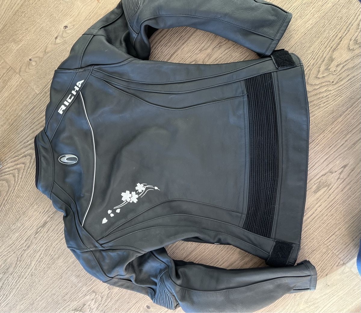 Completi & Tailleur: Motorrad Leder Kombi von Richa – Usato da Mettmenstetten venduto da plenaspei 8