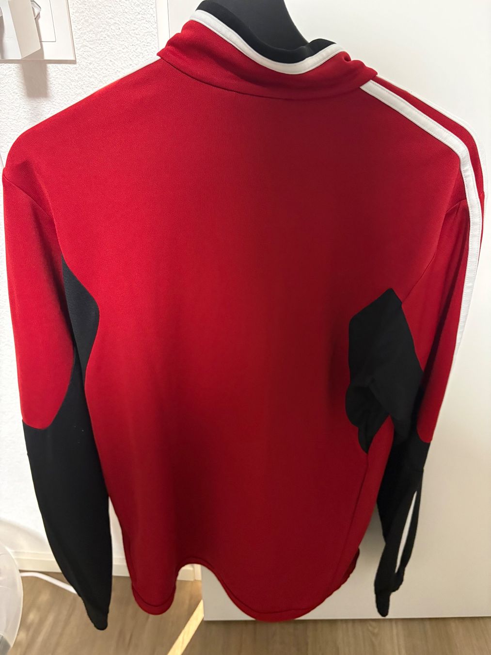 Adidas Pullover & Sweatshirts: ADIDAS TRAININGSPULLOVER GRÖSSE M – Gebraucht aus Matzingen von dkl_6khr 1