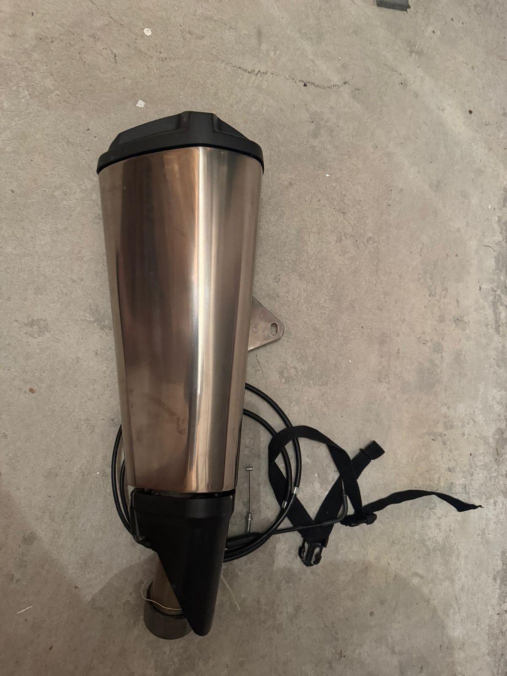 Kawasaki Auspuffanlagen: Kawasaki Endschalldämpfer – Gebraucht aus Aarburg von Injac