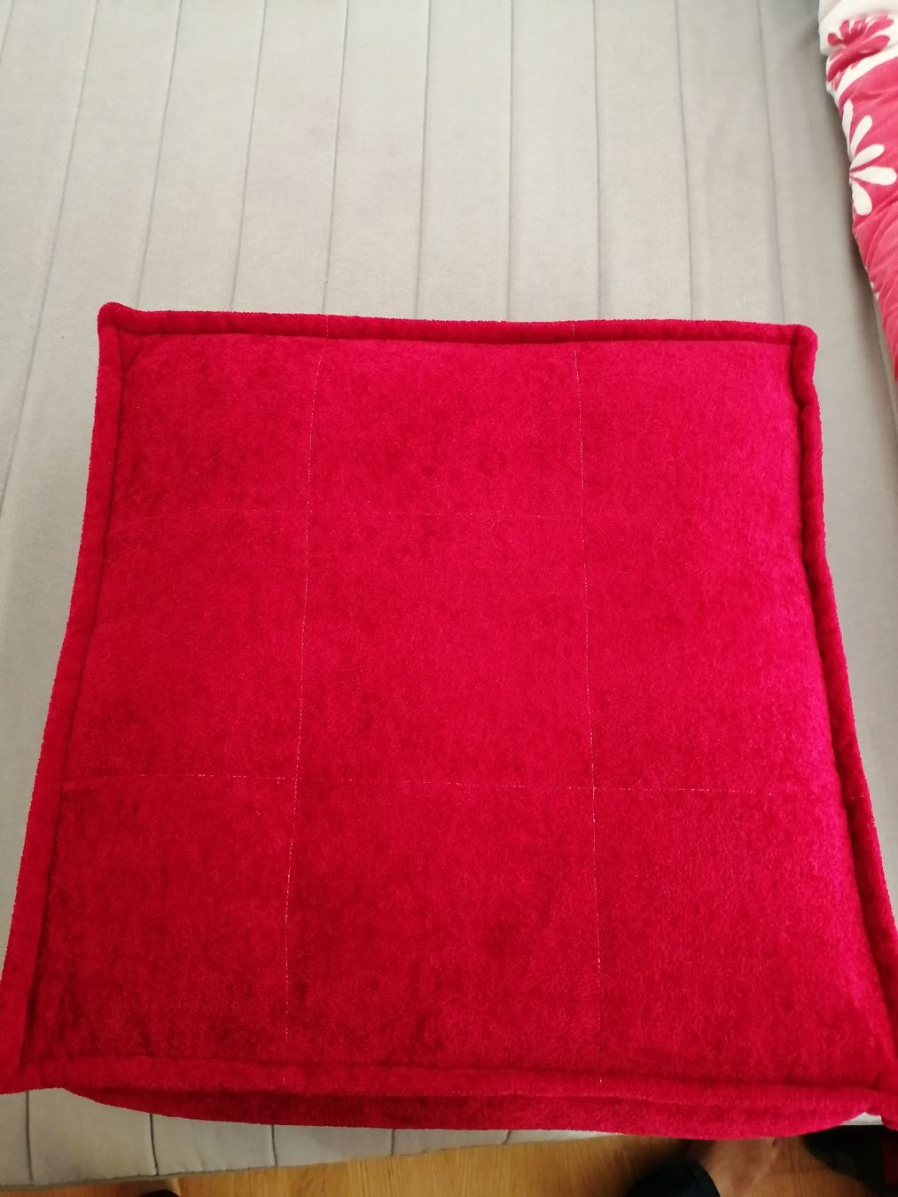 Cuscini: grosses rotes Sitzkissen – Usato da Windisch venduto da mer_6cjk