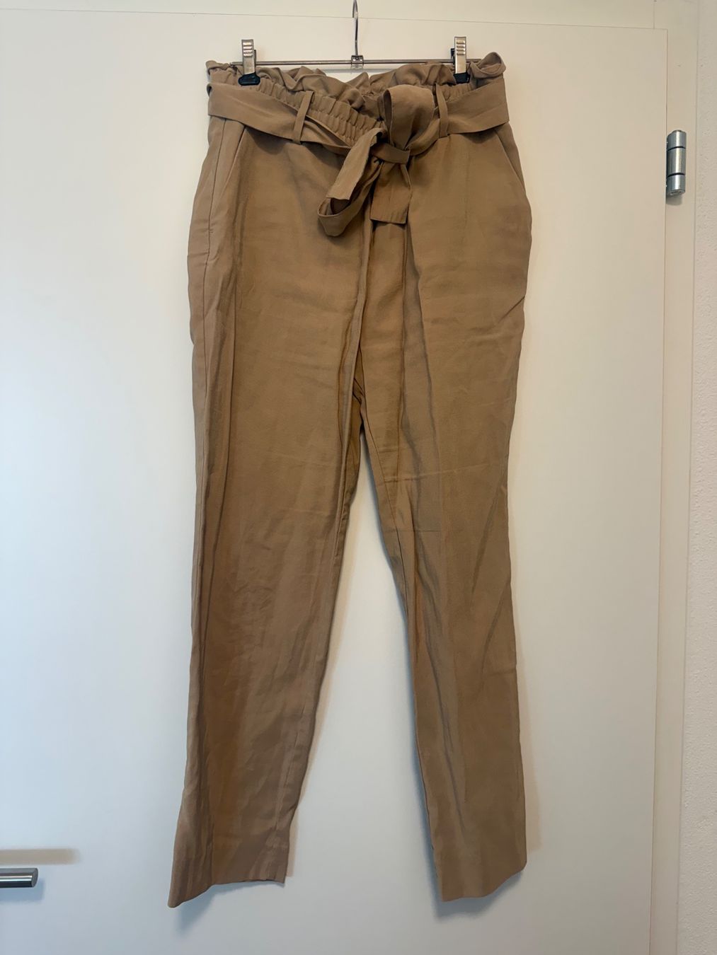 Zara Pantalons: Zara - Paperbag Hose - sandfarben - M – D'occasion à Zug par tami12 1