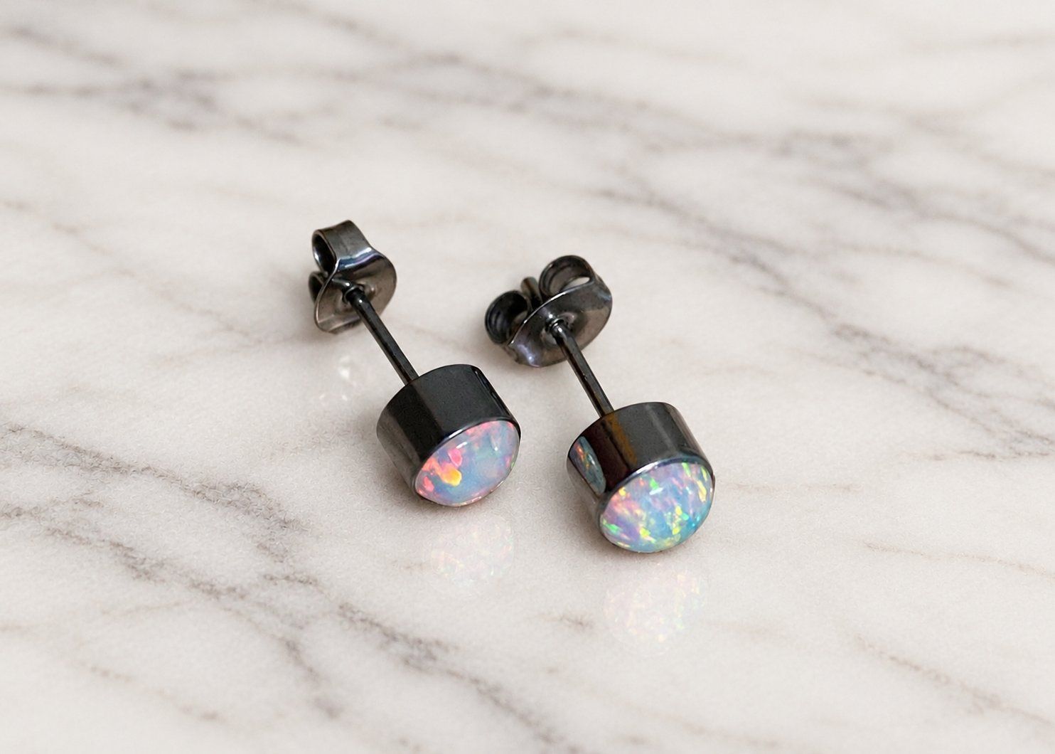 Orecchini pendenti & Orecchini a lobo: Ohrstecker aus Titanium mit Opal – Nuovo e nell'imballaggio originale da Matten b. Interlaken venduto da kero71 3