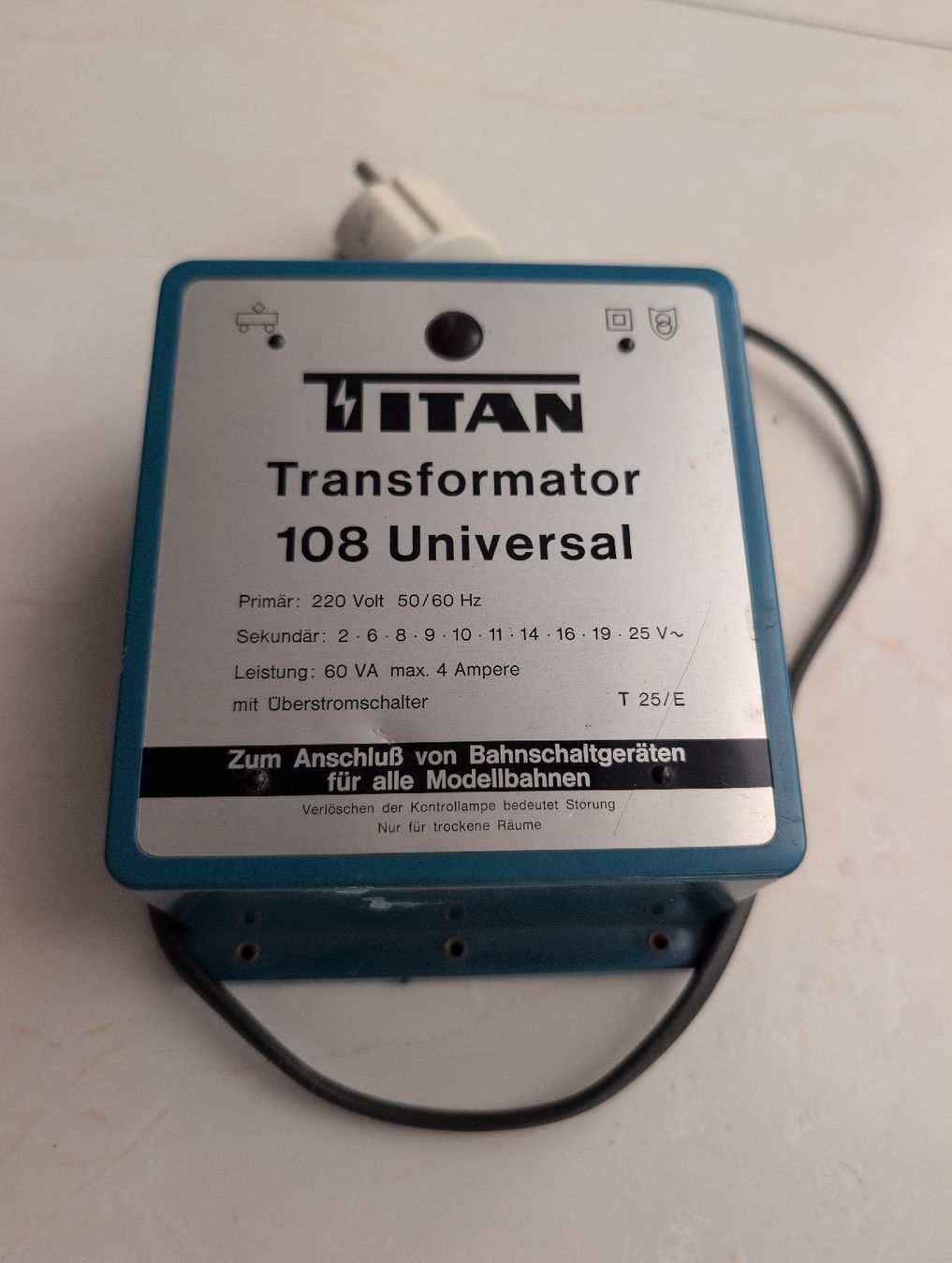 Batterie, Caricabatterie & Alimentatori: Titan Transformator 108 Universal -Modelleisenbahn – Difettoso da Pfäffikon Sz venduto da ro_mu