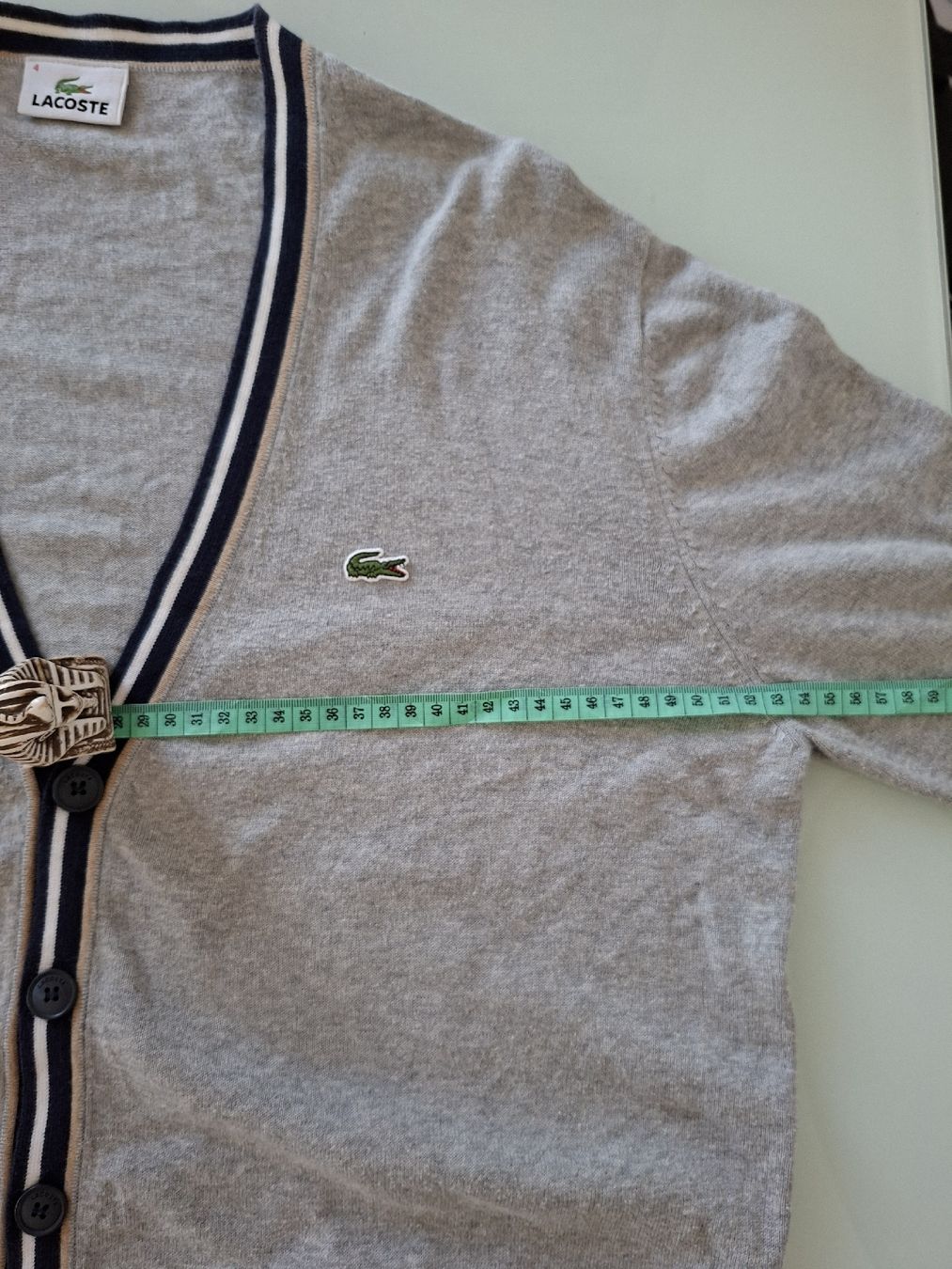Lacoste Gilet & Giacche: Cardigan Lacoste Gris, Taille 4 - Élégant & Confortable – Usato da Renens VD venduto da ser_j2fn 2