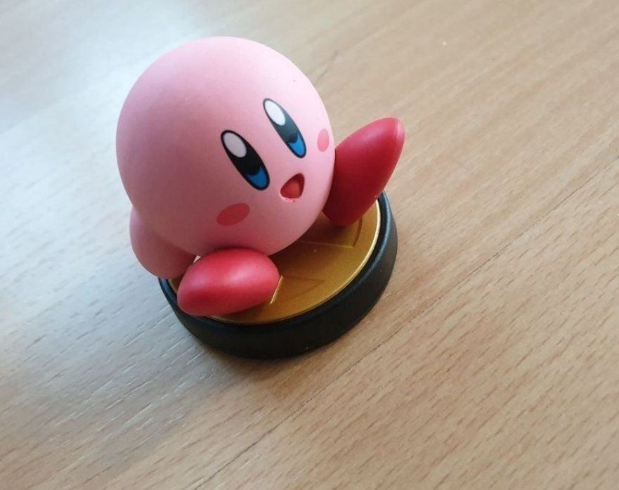 Kirby Giochi: Amiibo kirby Smash bros - switch – Usato da Courtaman venduto da Bluejazz