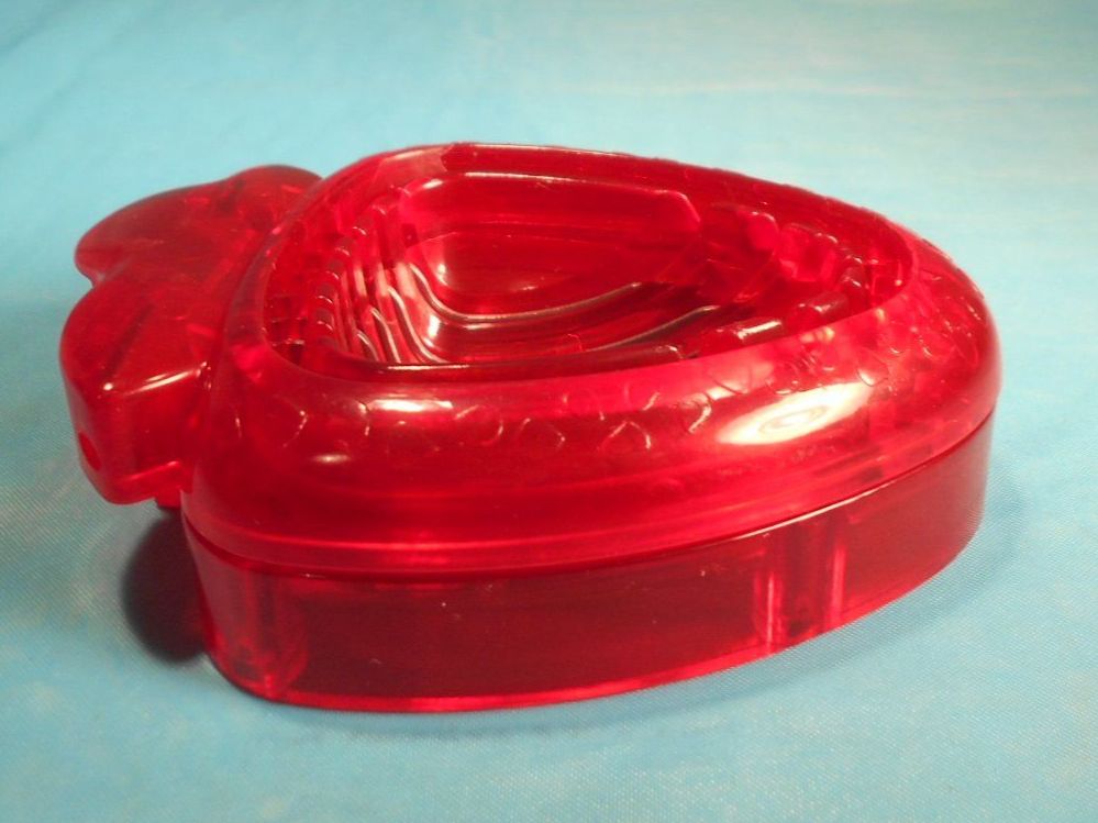 Elettrodomestici da cucina: Erdbeerschneider rot Kunststoff – Usato da Bellach venduto da JingleCherry 1