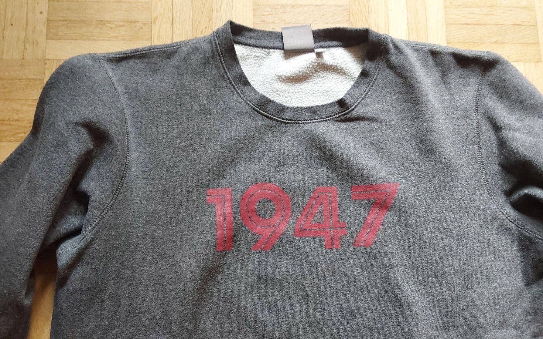Maglioni & Felpe: Sweatshirt grau Motiv 1947 L – Usato da Köniz venduto da scopello12 1