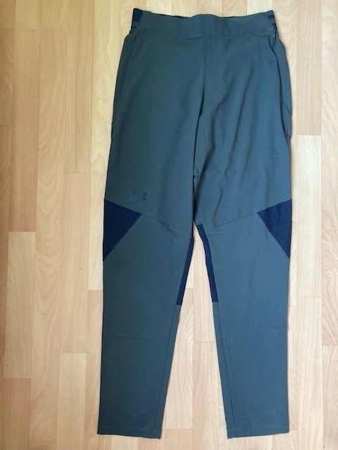 Pantaloni: Schöne Sporthose, Under Armour, M, neu – Nuovo (secondo la descrizione) da Cham venduto da I7I7