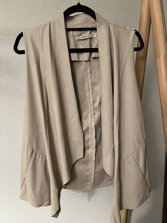 Gilet ecopelle taglio asimmetrico
