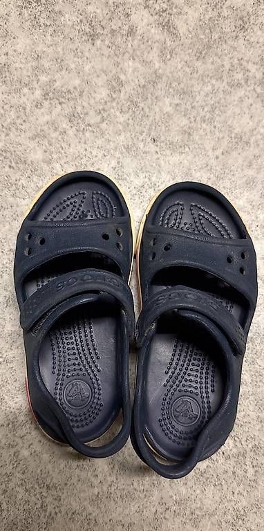 Chaussures garçon: Crocs Kinder  Grösse 25-26 sehr robust – D'occasion à Bassersdorf par all_5f66