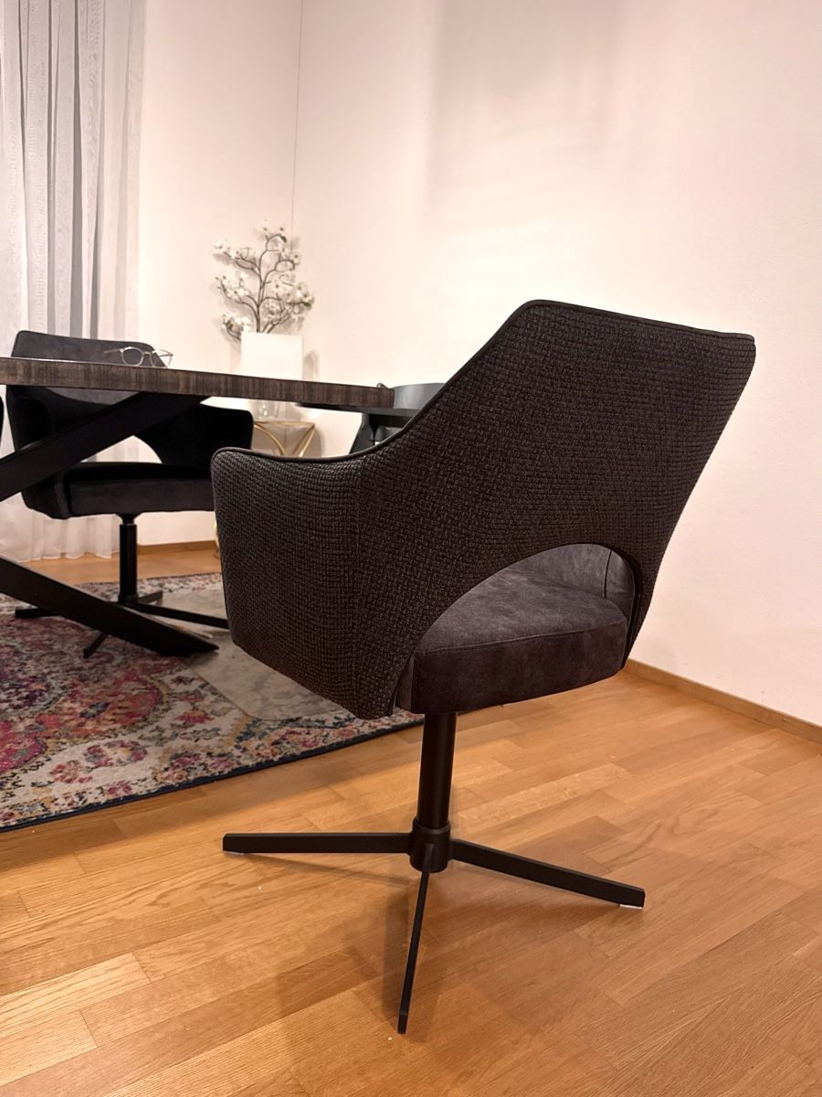 Tables: Moderner Esstisch mit 6 drehbaren Stühlen + GRATIS Teppich – D'occasion à Bülach par naz_dc9d 2