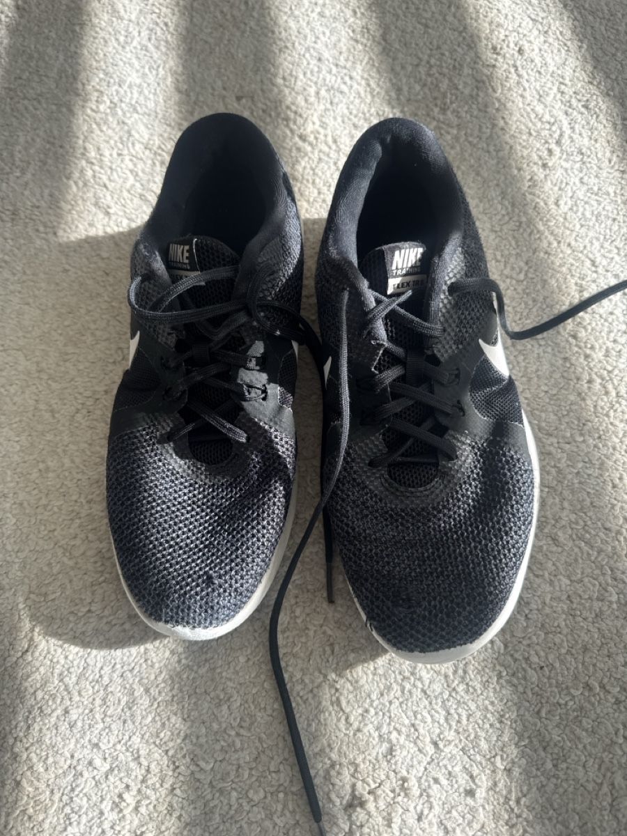 Nike Scarpe da donna: Nike Training Schuhe schwarz weiss – Usato da St. Niklausen LU venduto da car_2562 1