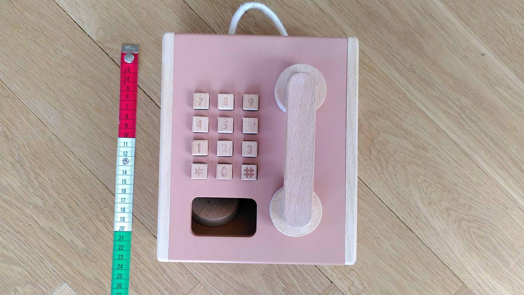 Liewood Spielzeuge: Spieltelefon aus Holz – Gebraucht aus Zürich von Weluma 3