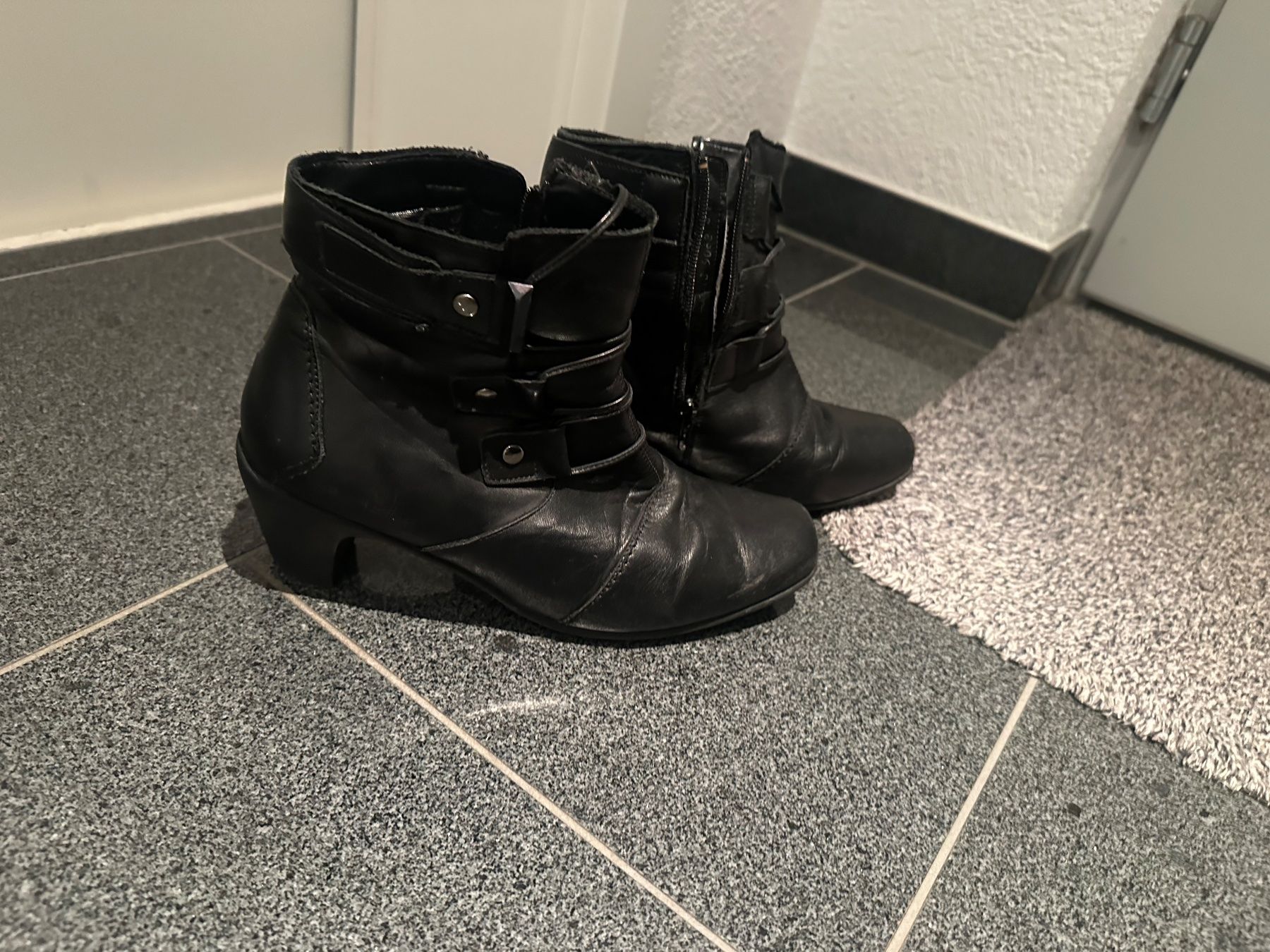 Damenschuhe: Ungefütterte Stiefel, Gr. 39 – Gebraucht aus Lostorf von Esther26341