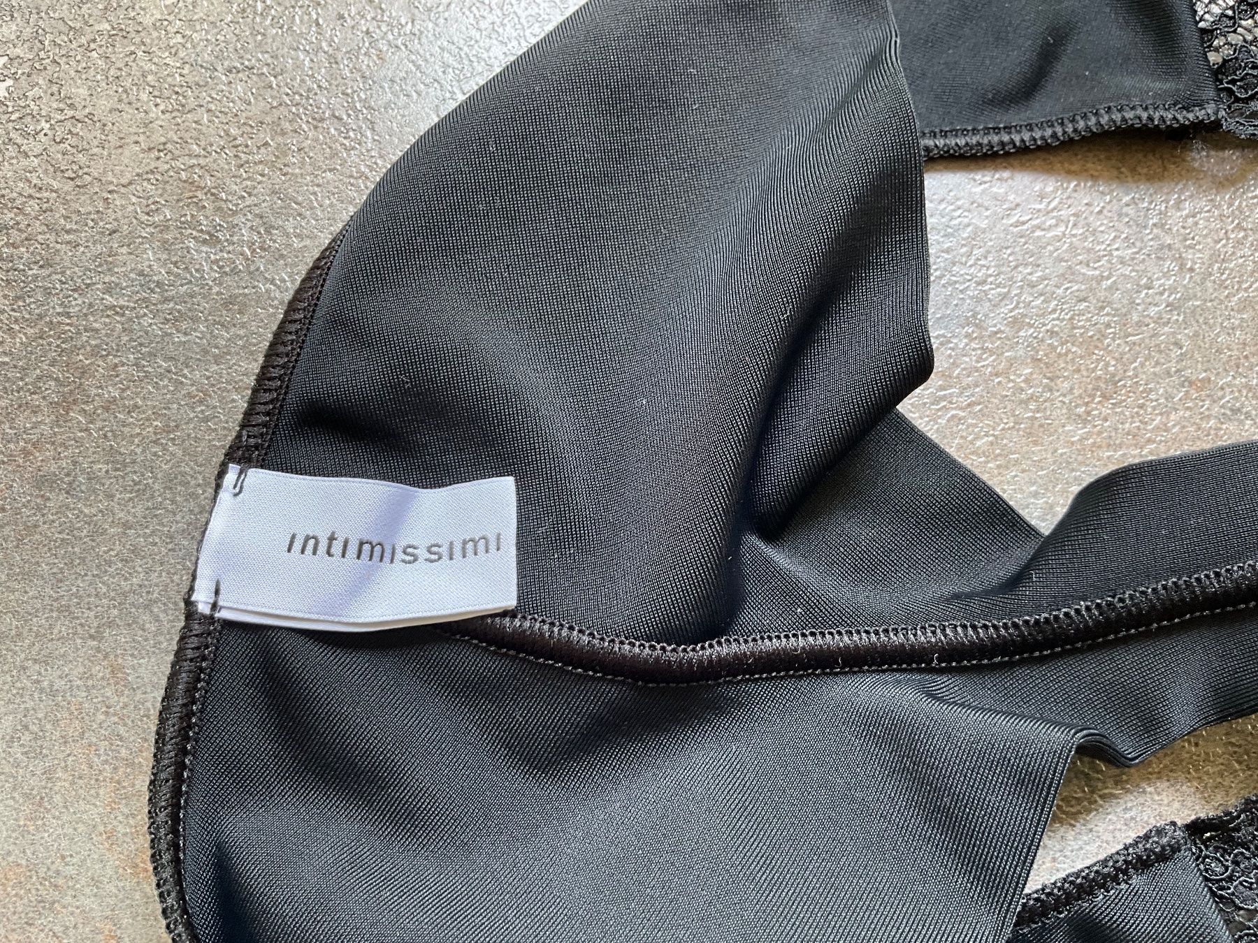 Intimissimi Altra biancheria intima: String Intimissimi Damen Farbe schwarz Neuwertig Größe M – Usato da Basel venduto da elster1986 2