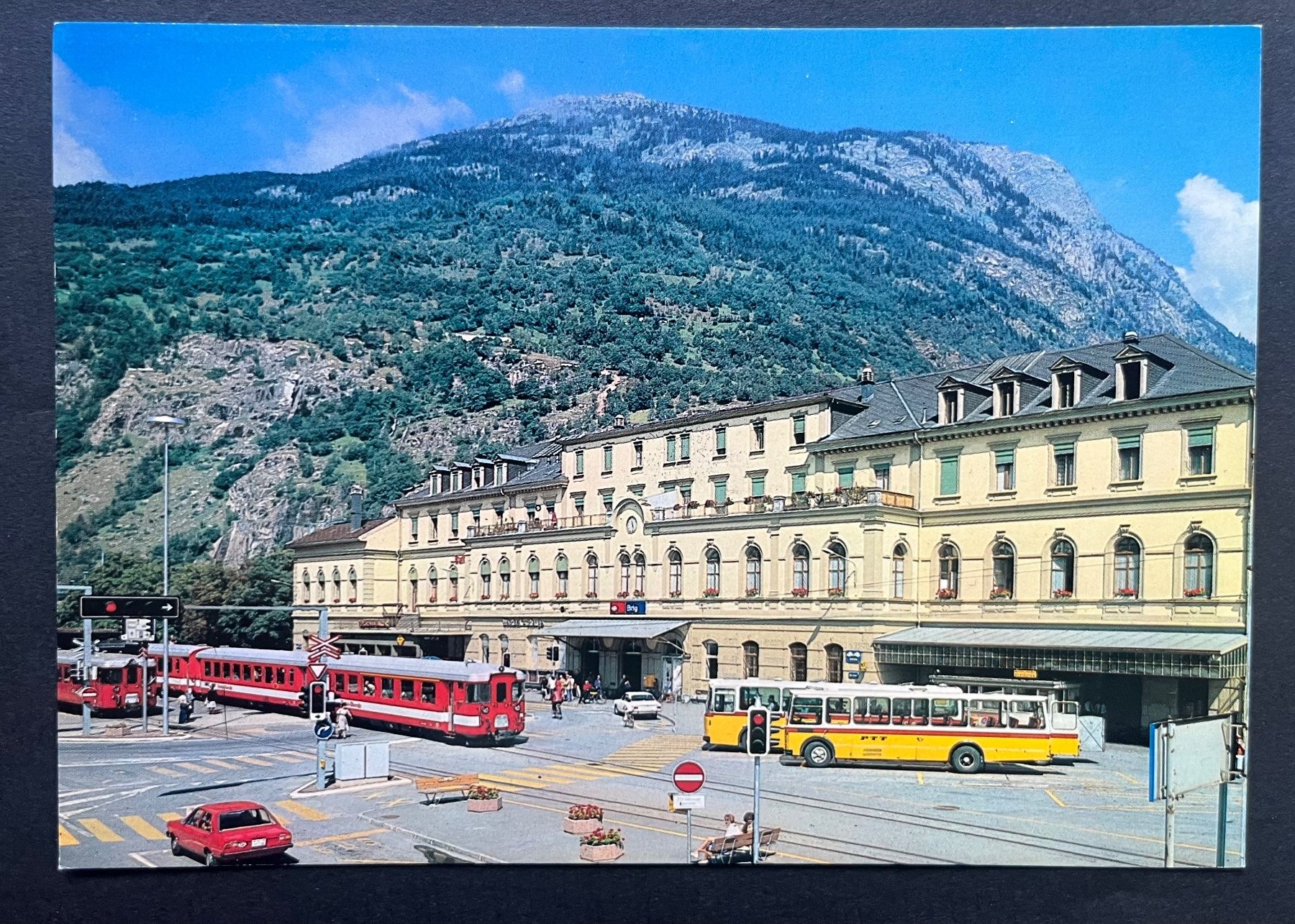 Cartoline postali: Bahnhof Brig, Postautos, Züge ca. 1970 – Usato da Ostermundigen venduto da DaxKarten-75