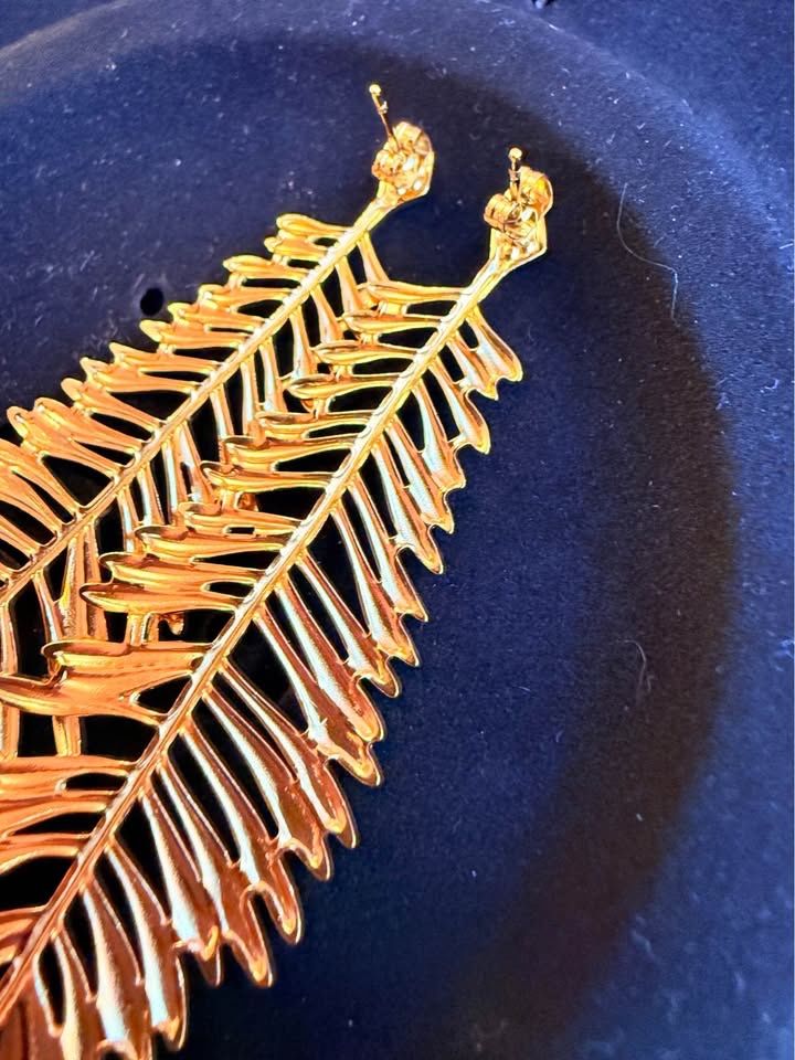 Orecchini pendenti & Orecchini a lobo: Boucles d'oreilles Plume Dorée – Nuovo e nell'imballaggio originale da St-Maurice venduto da Sandrinette123 1