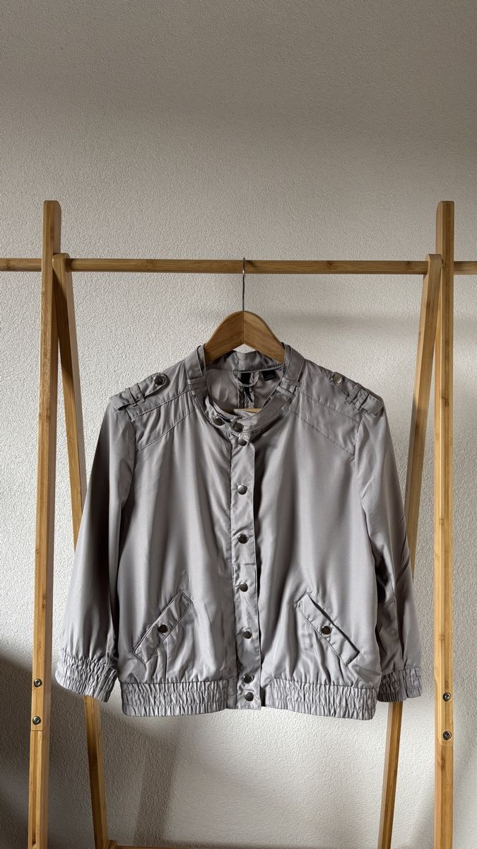 H&M Giacche: Jacke, hell gray, gr. 42 – Usato da Vilters venduto da Sidsel_M