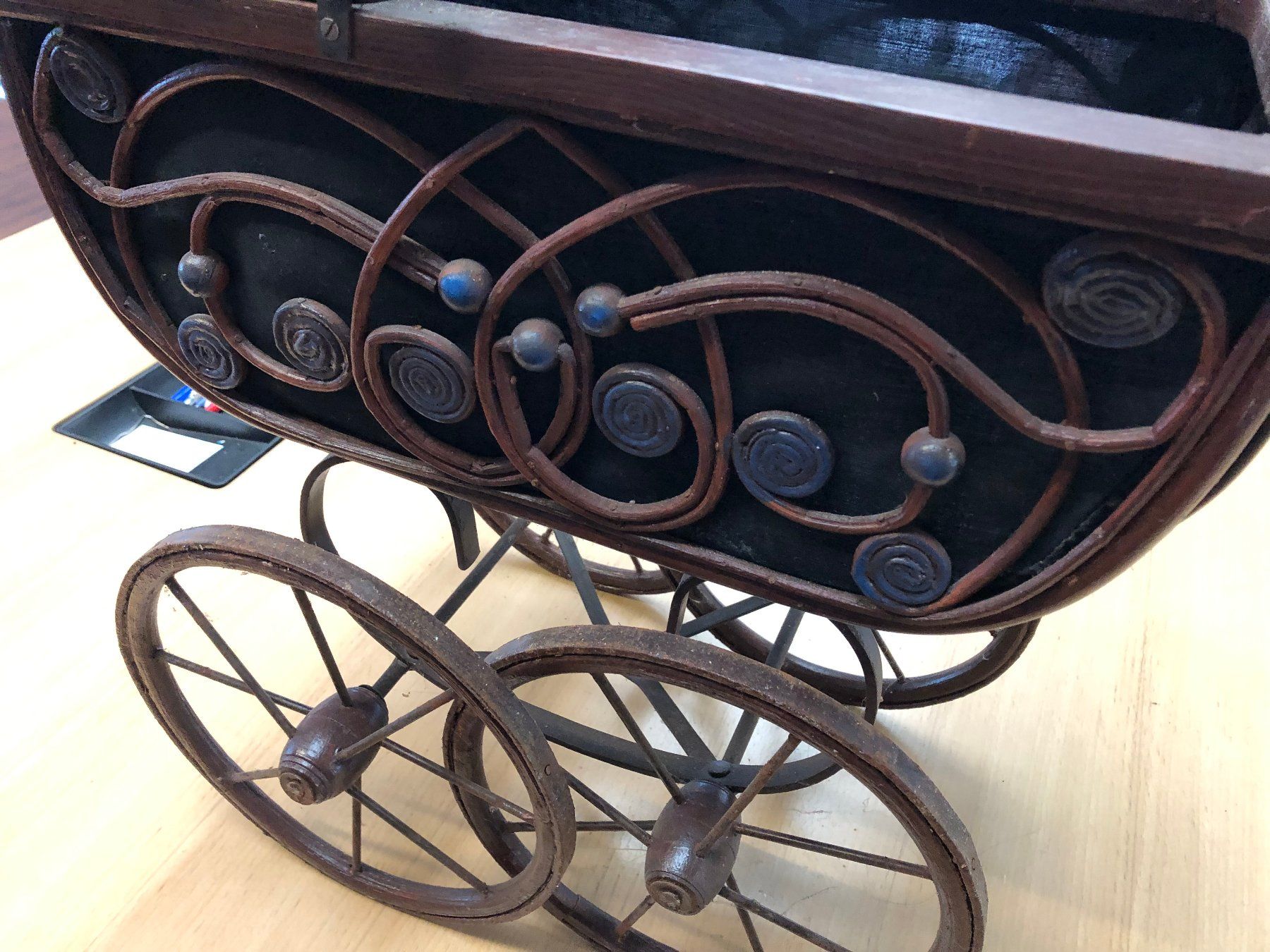 Puppenwagen: Vintage Puppenwagen – Gebraucht aus Gampelen von Steuer0 1