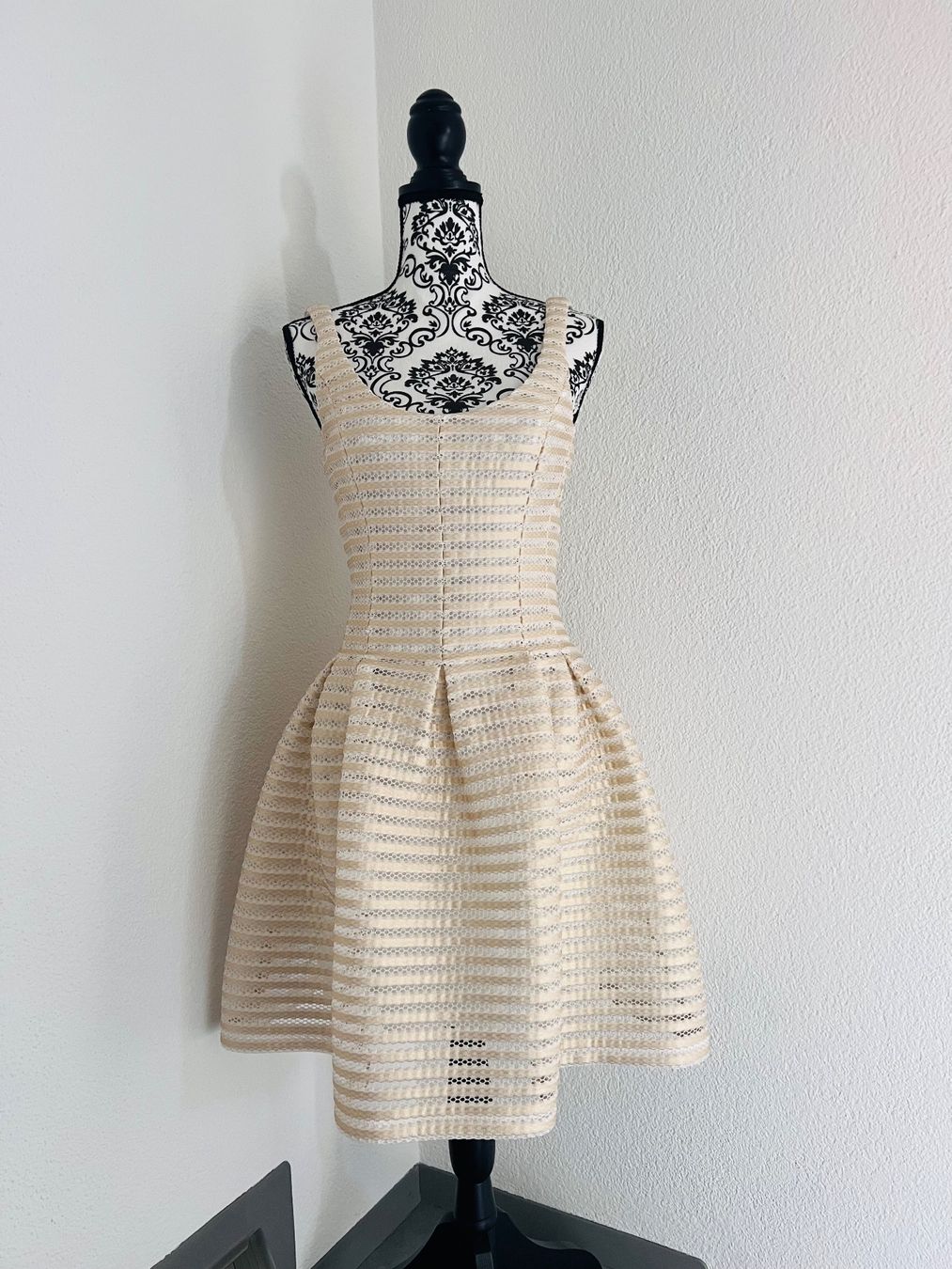Superdry Robes: Spitzen - Sommerkleid, Gr.S – D'occasion à Walzenhausen par Cerna007 1
