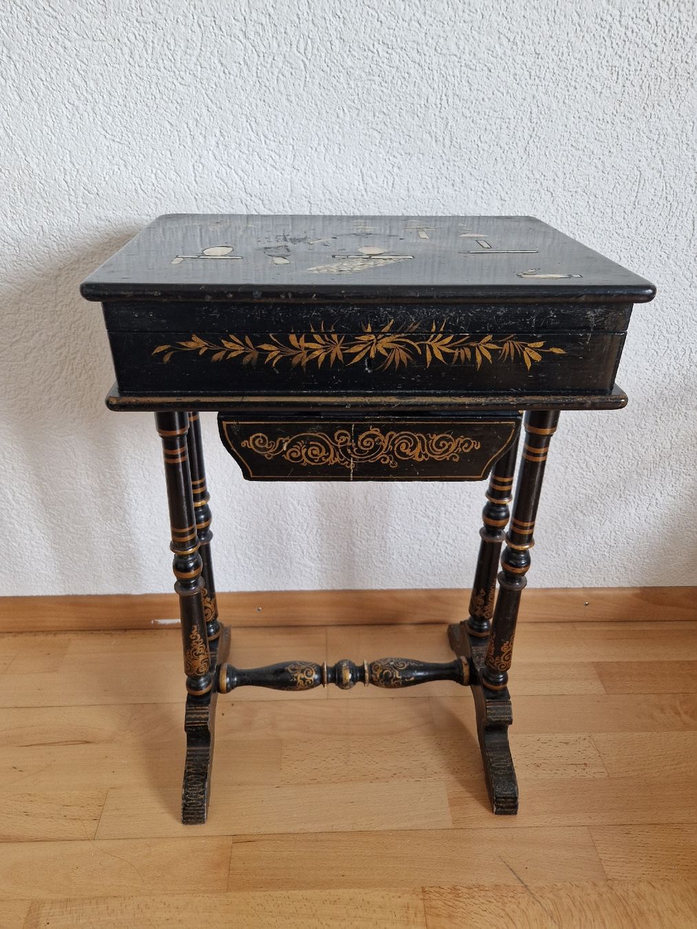 Tische: schöner Napoleon III style Tisch – Gebraucht aus Lauterbrunnen von ziv_nd87 1