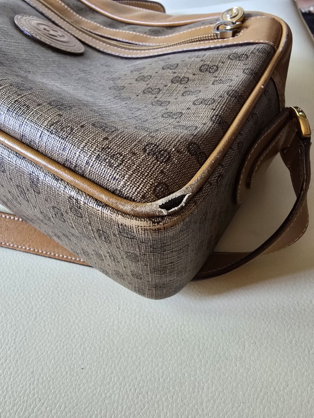 Gucci Altro in  Abbigliamento & Accessori: Cross body bag Gucci vintage – Difettoso da Crassier venduto da Mimikaki 3